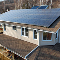 Sistema híbrido de energía solar para el suministro eléctrico doméstico de 20 kW